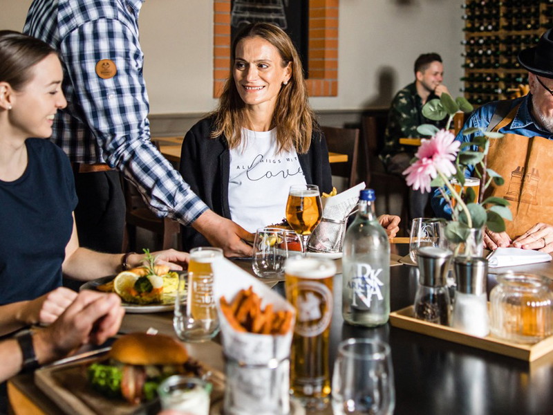Bei der Brauerei Feldschlösschen in Rheinfelden lassen sich nicht nur die Brauanlagen besichtigen – es gibt ein Besucherzentrum und ein Brauereirestaurant.