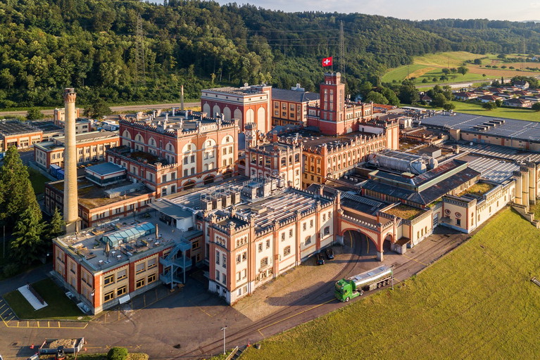 Das Feldschlösschen bei Rheinfelden ist Kult: Die grösste Brauerei der Schweiz gehört im internationalen Vergleich zu den kleineren Bierherstellern.