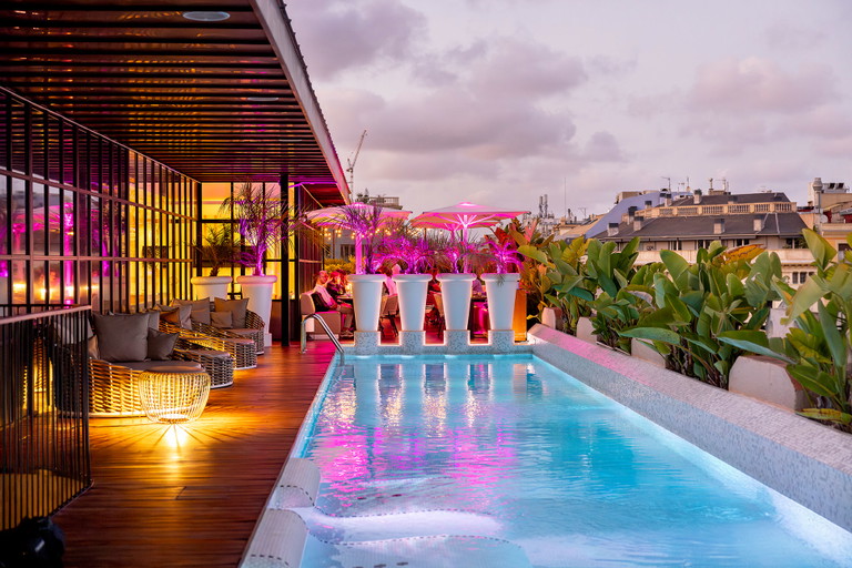 Die Terrasse Verbena im 6. Stock des Monument Hotels verbindet entspannte Stimmung und aufregende Eventlocation. 