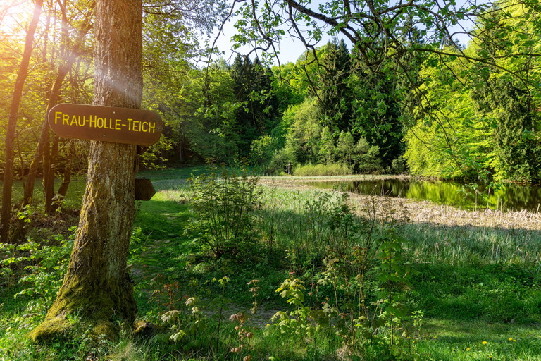 Der Barfuß-Pfad liegt im Geo-Naturpark Frau-Holle-Land. 