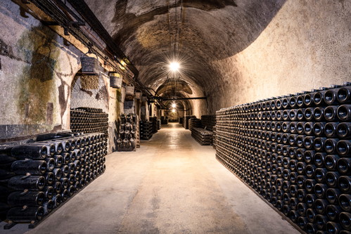 Über 18 Kilometer ziehen sich die Keller von Pommery – sie wurden bis zu 30 Meter tief in die Kreideböden der Region geschlagen.