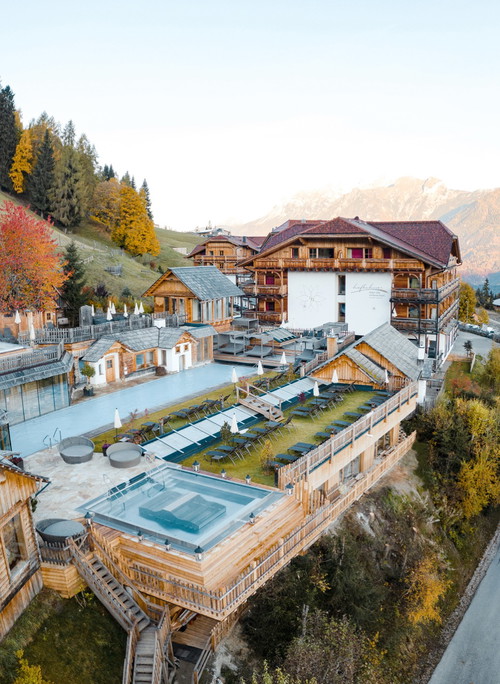 Zwischen Ennstalboden und Hauser-Kaibling-Gipfel liegt die Wellness-Hochburg »Höflehner« auf knapp über 1000 Meter Seehöhe. 