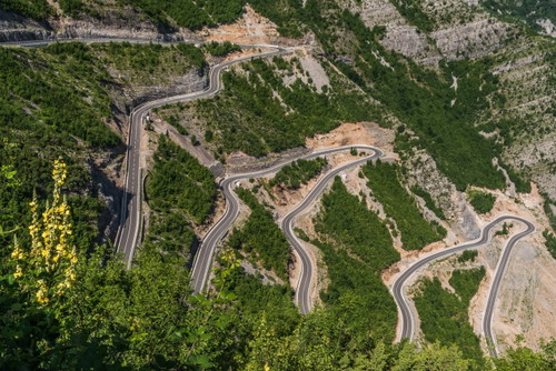Die Route führt unter anderem auch auf die als »Albanische Stelvio« bekannte Straße SH20. 