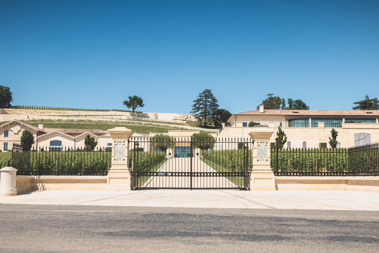 Das renommierte Weingut Château de Pavie betreibt auch das bei Feinschmeckern beliebte »Hôtel de Pavie«.