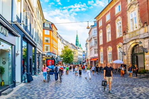 Flanieren und shoppen ohne Ende: Strøget (»der Strich«) gehört mit einer Länge von rund 1.100 Metern zu den längsten Fußgängerzonen Europas.