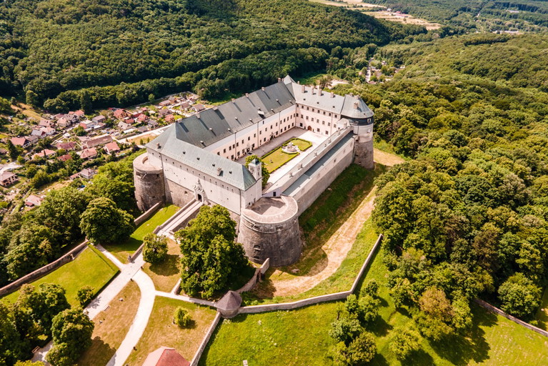 Die Burg Červený Kameň war einst Heimat eines der reichsten Menschen der Geschichte: Anton Fugger.