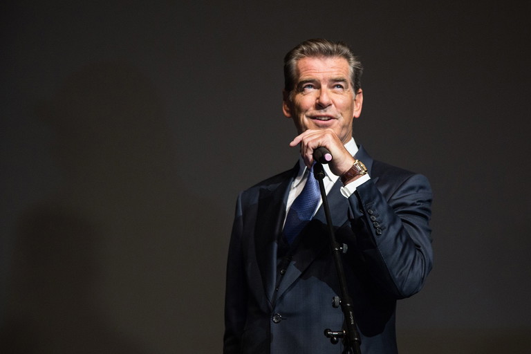 So luxuriös und unbeschwert es nach aussen wirken mag, Pierce Brosnan musste in seinem Leben bereits einige Schicksalsschläge und harte Zeiten erdulden.