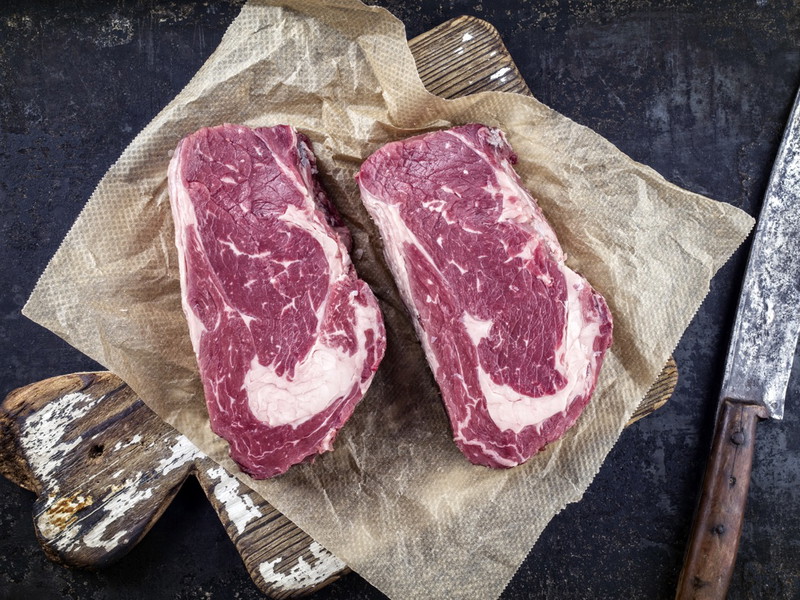 Das Fleisch muss über Wochen trocken gereift sein, wie das in Frankreich seit jeher gängige Praxis ist.