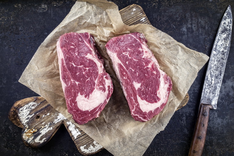 Das Fleisch muss über Wochen trocken gereift sein, wie das in Frankreich seit jeher gängige Praxis ist.