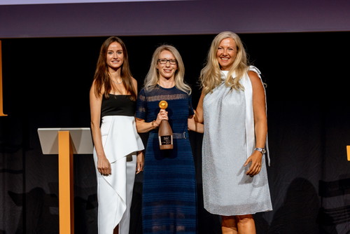 Auch Isabel Bischof (l.) und Dr. Mara Catherine Harvey (r.) standen im Finale für den Bold Woman Award. 