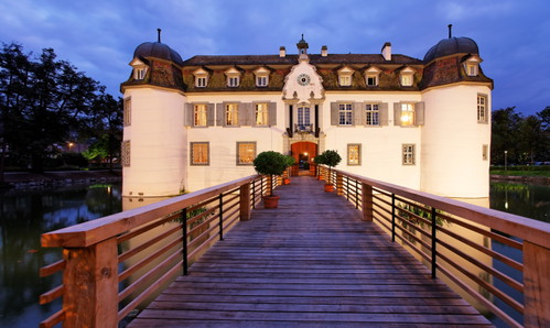Das Schloss Bottmingen von aussen
