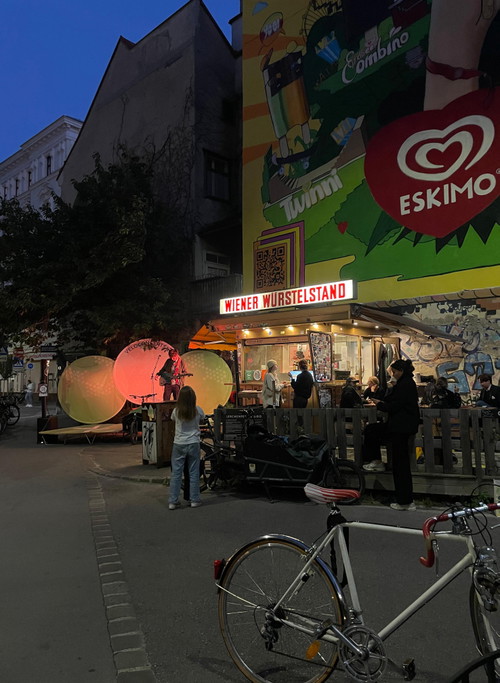 Live-Musik von Picaro(s) beim »Wiener Würstelstand» in der Pfeilgasse