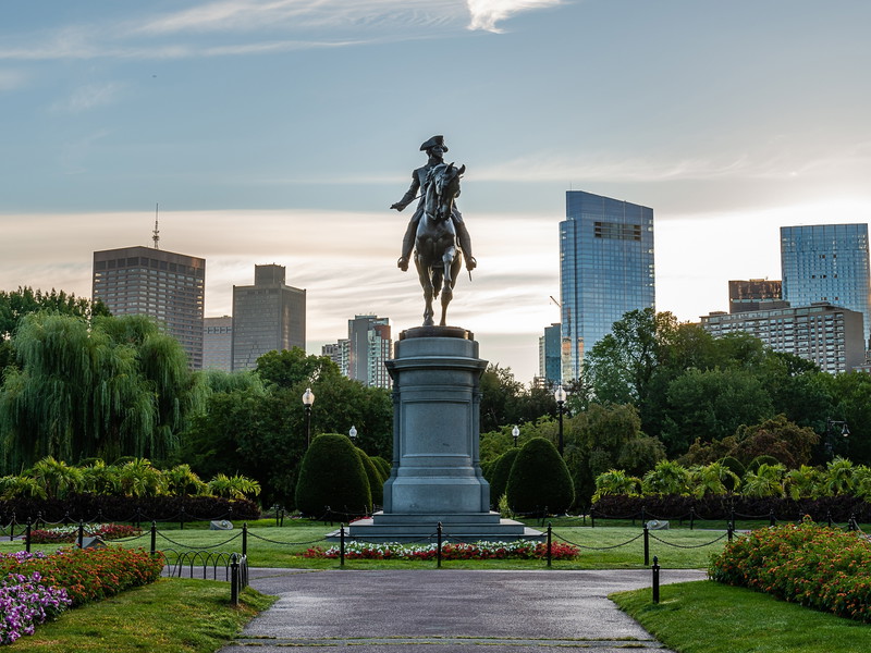 Im Boston Public Garden erinnert ein Reiterstandbild von George Washington an die Gründungszeit der Vereinigten Staaten.