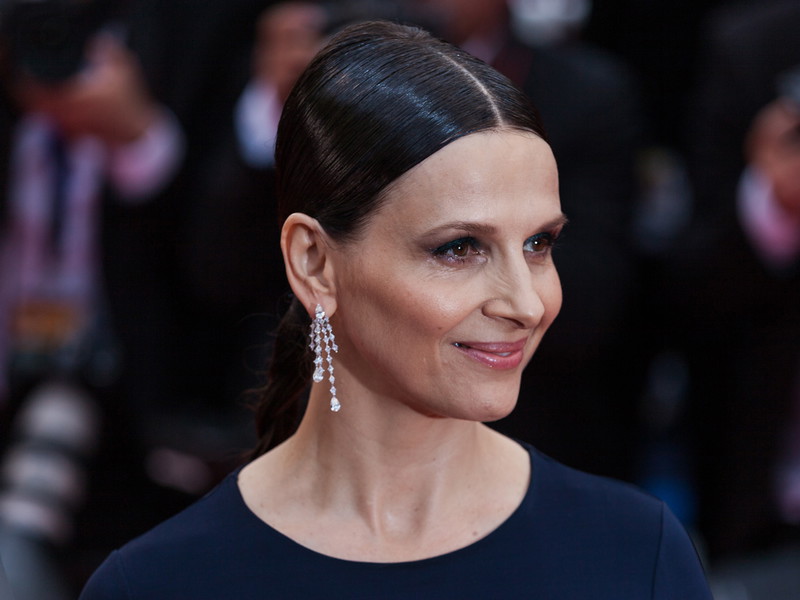 Juliette Binoche ist Künstlerin durch und durch – als Tochter eines Theaterregisseurs und einer Schauspielerin stand sie schon als Kind auf der Bühne. Ihre internationale Karriere begann 1988 mit »Die unerträgliche Leichtigkeit des Seins«. Für »Der englische Patient« erhielt sie einen Oscar.