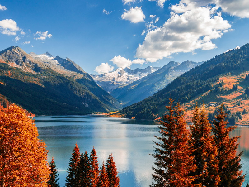 Im Herbst hat man in den Gebirgslandschaften Westösterreichs die Stille der Natur und die Aussichten vielerorts für sich allein. 