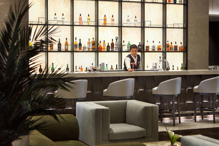 In zwölfs Bars und Lounges stimmen Sie sich auf Ihre ersten Höhepunkte ein, die Inselschönheiten Jamaica, Curacao und Aruba.
