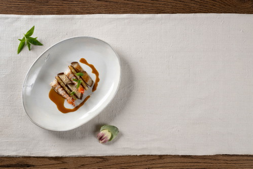 »White Panther« Gebirgsgarnele, Shiitake Pilze, Artischocken und Garnelenjus.
