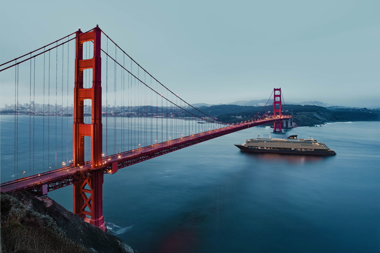 Die eine Legende von 1937, die andere frisch vom Stapel gelaufen: Die EXPLORA III passiert die Golden Gate Bridge.