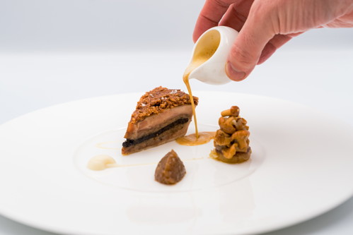 Westaways Hauptgang: eine Interpretation eines englischen Pies mit Perlhuhn und Zwiebelmarmelade