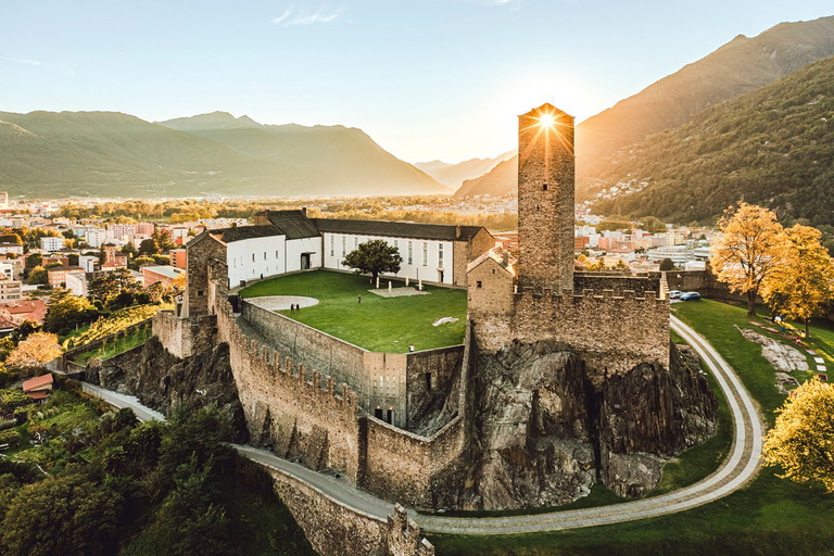 Die mittelalterlichen Befestigungsanlagen prägen das Stadtbild von Bellinzona. Eine Besichtigung lohnt sich unter anderem für die herrlichen Aussichten.
