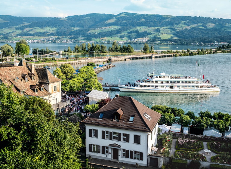 Ankommen, geniessen, verweilen – Rapperswil verbindet Seegenuss und Weinkultur.