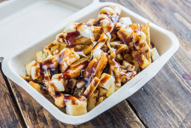 Die Provinzspezialität Poutine hat sich erfolgreich als Nationalgericht etabliert.