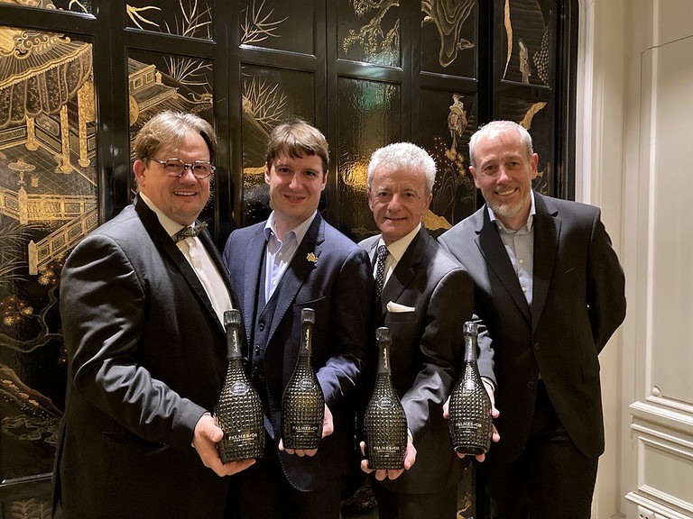 V.l.n.r.: Guillaume Roffiaen, Kellermeister Nicolas Feuillatte / Marc Almert, Geschäftsführer Baur au Lac Vins / Christophe Juarez, Geschäftsführer Nicolas Feuillatte / Marc Rohrbach, Directeur Champagne Nicolas Feuillatte Suisse