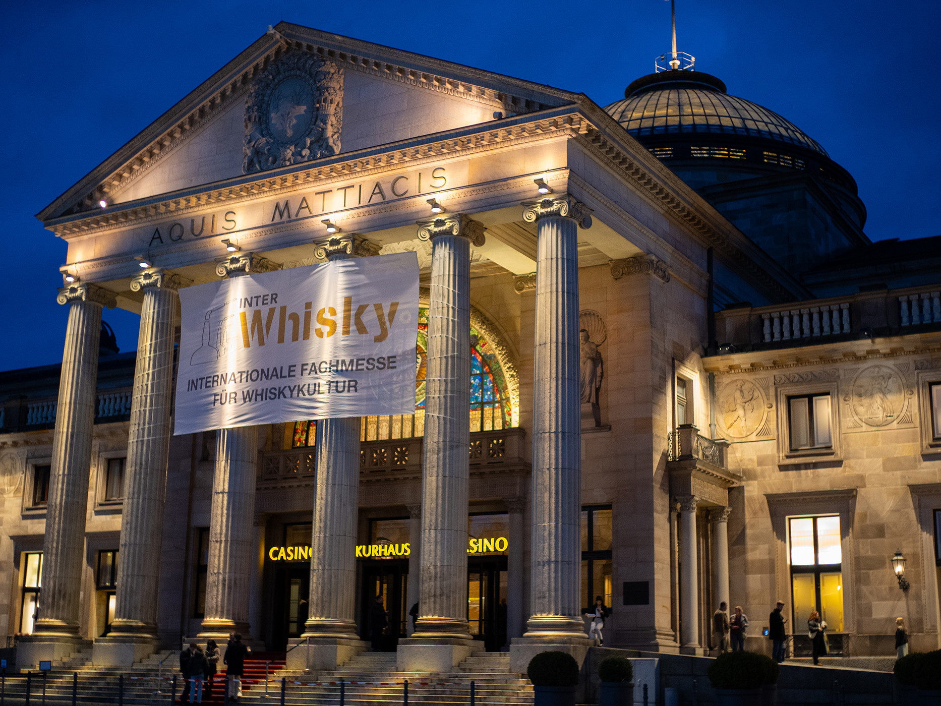 Das neoklassizistische Ambiente des Kurhauses Wiesbaden bietet die Bühne für die InterWhisky, die Genießer, Experten und Produzenten aus aller Welt zusammenführt