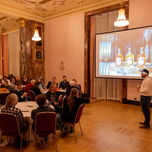 Über 70 spannende
Whisky-Foren, hochkarätige Master Classes und Grand Master Classes warten auf die Besucher.