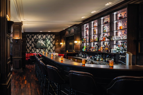 Die frisch designte Bar »1705« im Dresdner Hotel »Taschenbergpalais Kempinski«.
