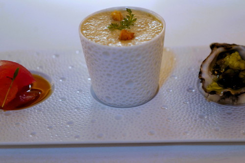 Amuse bouche-Trio im »Mandarin Oriental«: Thunfisch, Pilz-Cappuccino und irische Auster. 