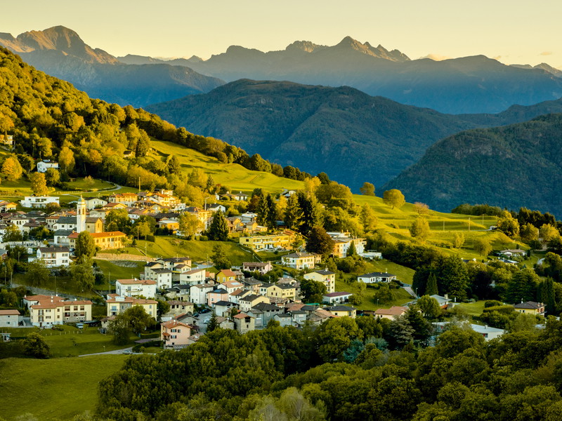 Im Malcantone im Südtessin gibt es einiges zu entdecken. Neben hübschen Dörfern mit Aussicht zum Beispiel einige Weinkellereien.