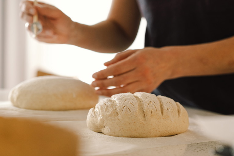 Backen von Brot, vor allem von Sauerteigbrot hat im Sommer wieder voll Fahrt aufgenommen.