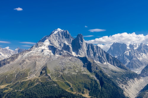 Der ursprüngliche französische Kastanienkuchen wurde so benannt, weil seine Optik an einen schneebedeckten Berg erinnerte.