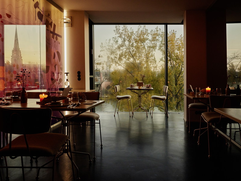 Plant-Based-Restaurant: Seven Swans