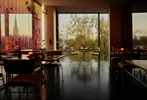 Plant-Based-Restaurant: Seven Swans