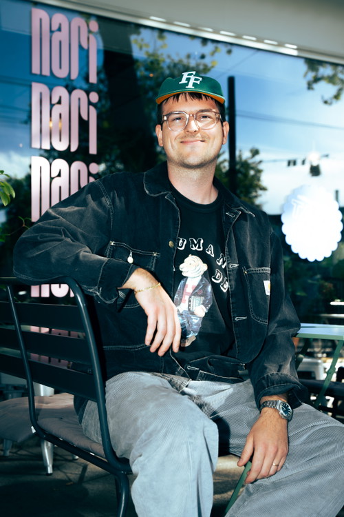 Noah Bachofen vor der «nari Thai Eatery» in Bern