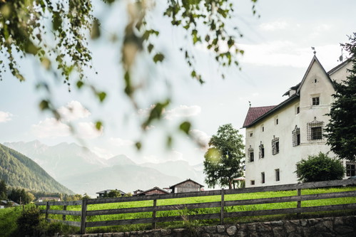 Im Mai hat Norbert Niederkofler das «Ansitz Heufler» in Oberrasen, Südtirol, übernommen. Dort setzt er seine «Cook the Mountain»-Idee mit authentischen Südtiroler Klassikern wie Schlutzkrapfen um.
