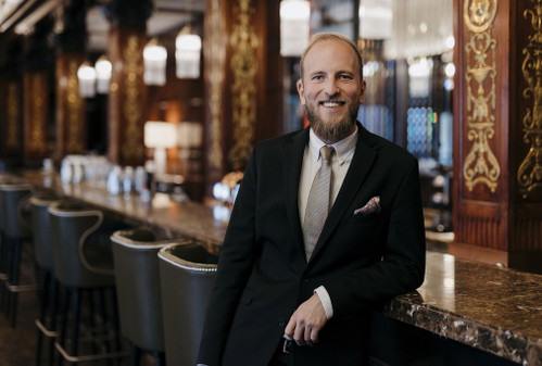 Anton Windmar, Bar Manager