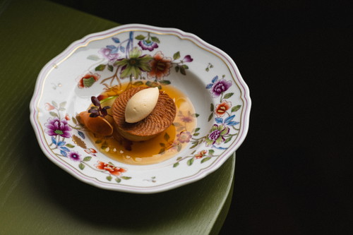 Apfel-Zimt-Waffel mit Apfel-Butter-Glace