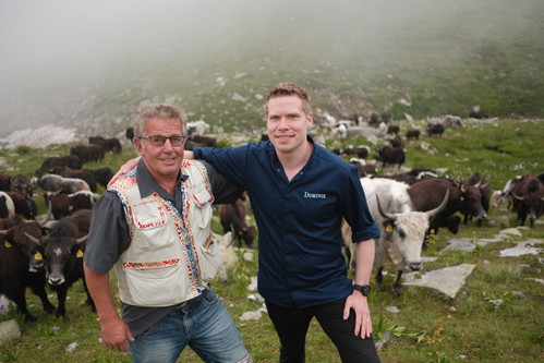 Dominik war bei Adrian Regli auf der Yak-Farm zu Besuch.
