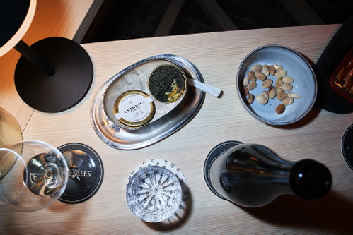 Die Champagner-Bar von «Les Bulles» serviert ausgewählte Prickler und feine Häppchen.