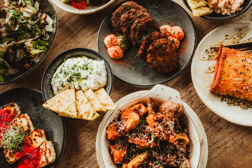 Im «Nüni» in Altstetten gibt es griechisch-mediterrane Mezze – perfekt zum Teilen.