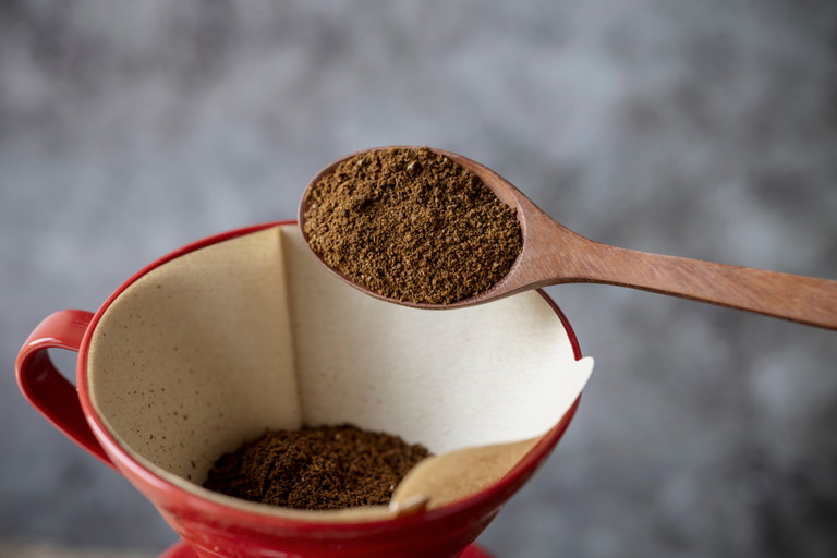 Kaffeepulver gilt ebenfalls als sehr lange haltbar. Idealerweise noch vakuumiert.