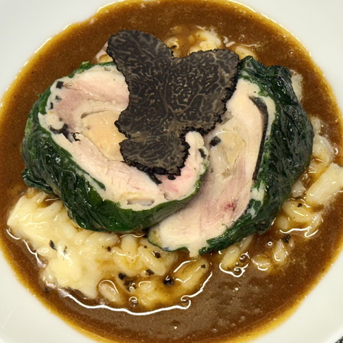 Jörg Müller: Wachtelcrépinette auf Périgord-Trüffel-Risotto. 