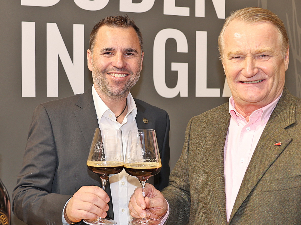 Kreativbraumeister Markus Trinker mit Stiegl-Eigentümer Heinrich Dieter Kiener bei der »Sonnenkönig-Premiere«.