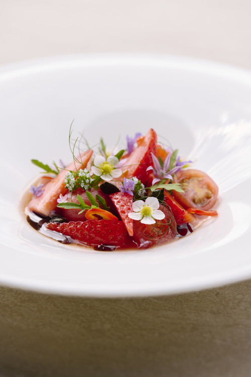 Ein Tomaten-Erdbeersalat