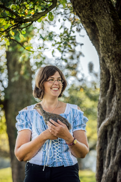Tina Sturzenegger: Mit Leidenschaft und Geduld sorgt sie dafür, dass die Poulets für das «Radius» artgerecht aufwachsen.