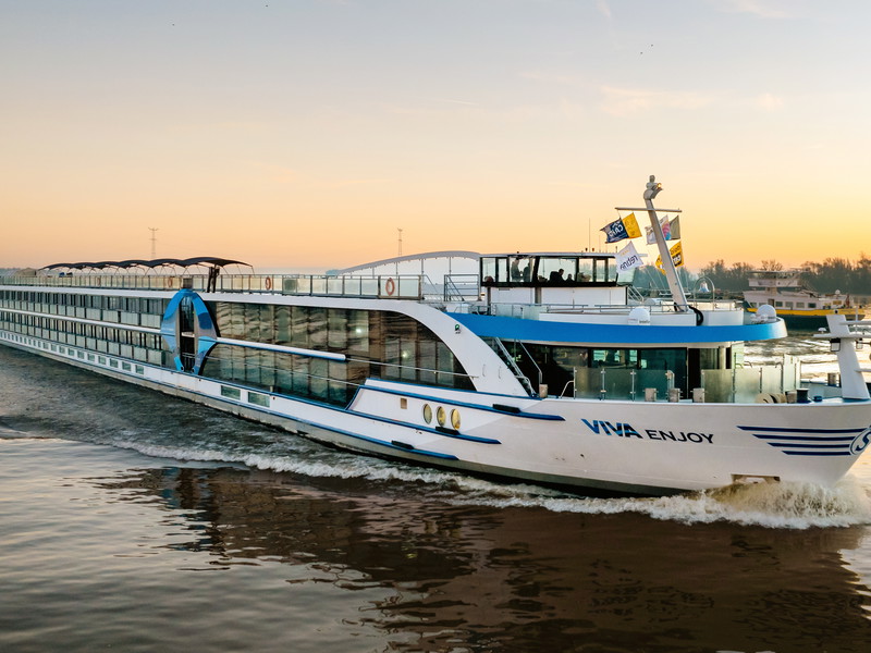 Die Flotte von VIVA Cruises umfasst 9 moderne Schiffe. Die «VIVA ENJOY» ist das neueste Schiff, es verkehrt noch kein Jahr auf den Flüssen Europas.