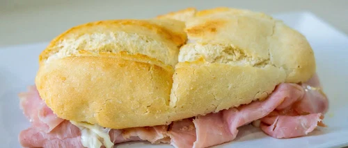 Mollete con jamon